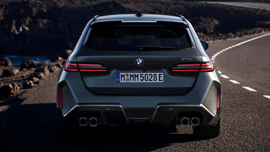 BMW'nin yeni amiral gemisi yıllar sonra hibrit olarak yollarda: 5 milyon 403 bin liraya satılacak 1